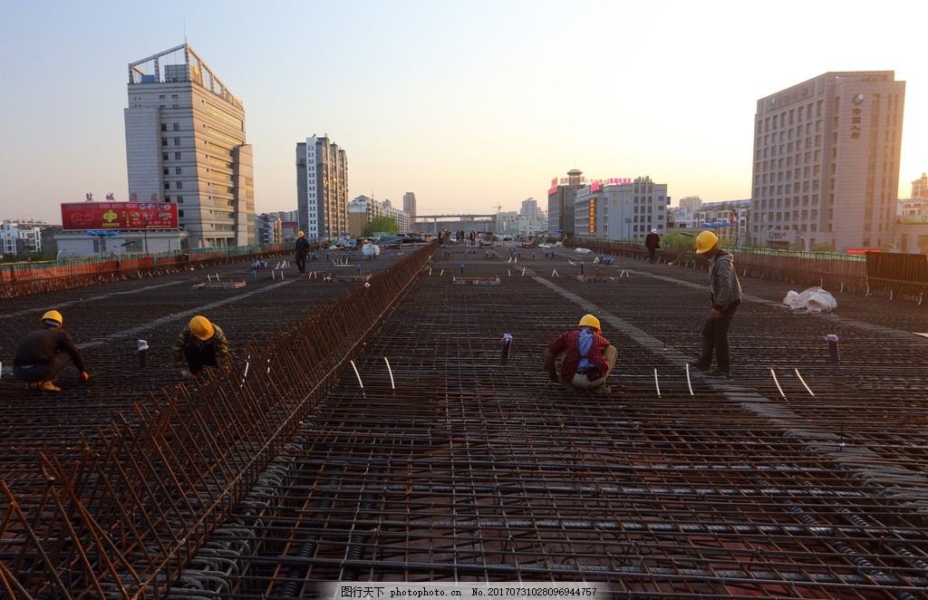 建筑工地工人施工圖 建設工程施工的視覺化指揮棒
